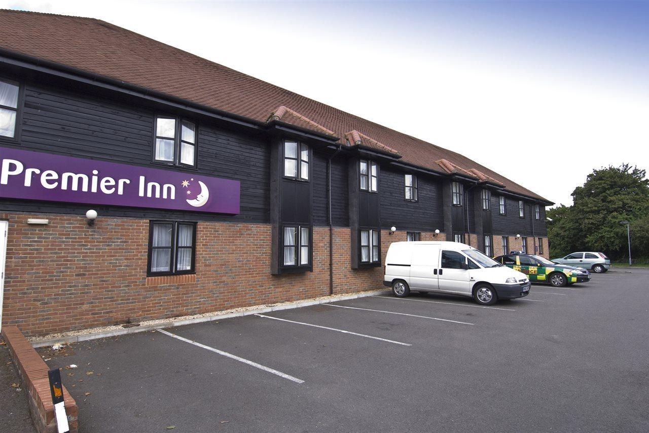 Premier Inn Aylesbury アリスバーリー エクステリア 写真