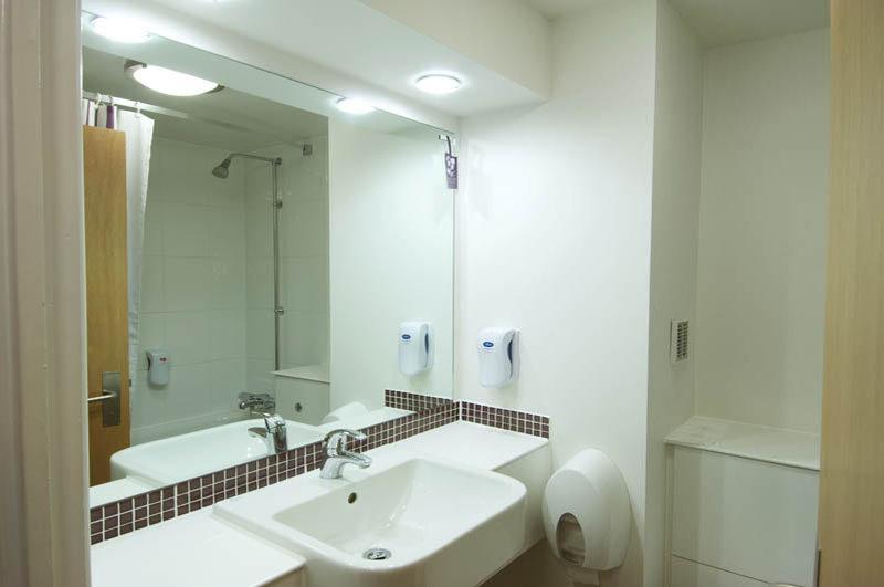 Premier Inn Aylesbury アリスバーリー エクステリア 写真